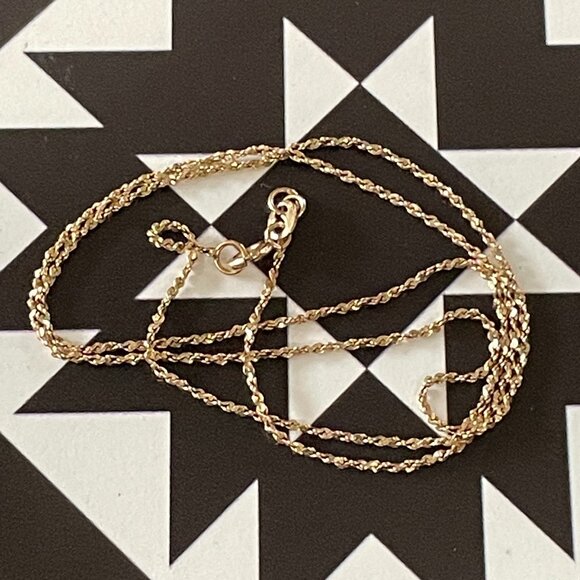 Beautiful 10Kt Gold Necklace 18" 2.23g Vintage - Picture 1 of 8